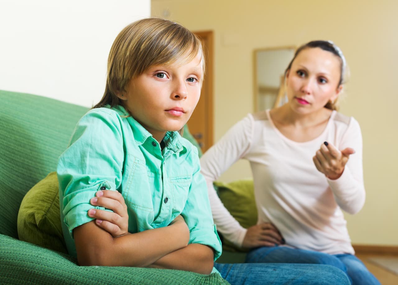 10 signs that show your child is emotionally abused - OnlineCounselling4U